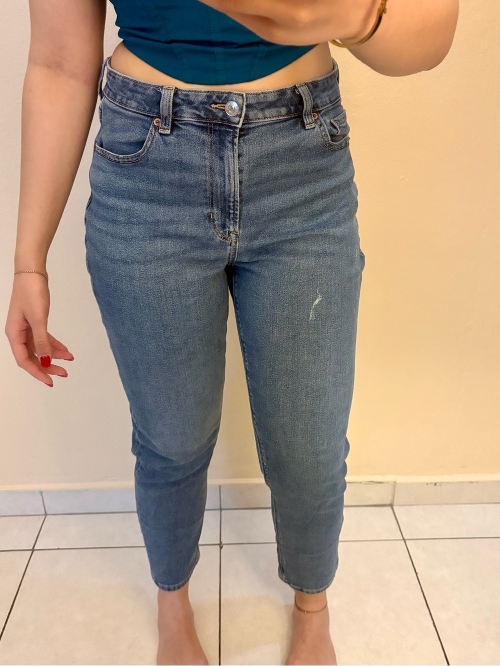 AMERICAN EAGLE HIGH-RISE MOM JEANS 👖✨
